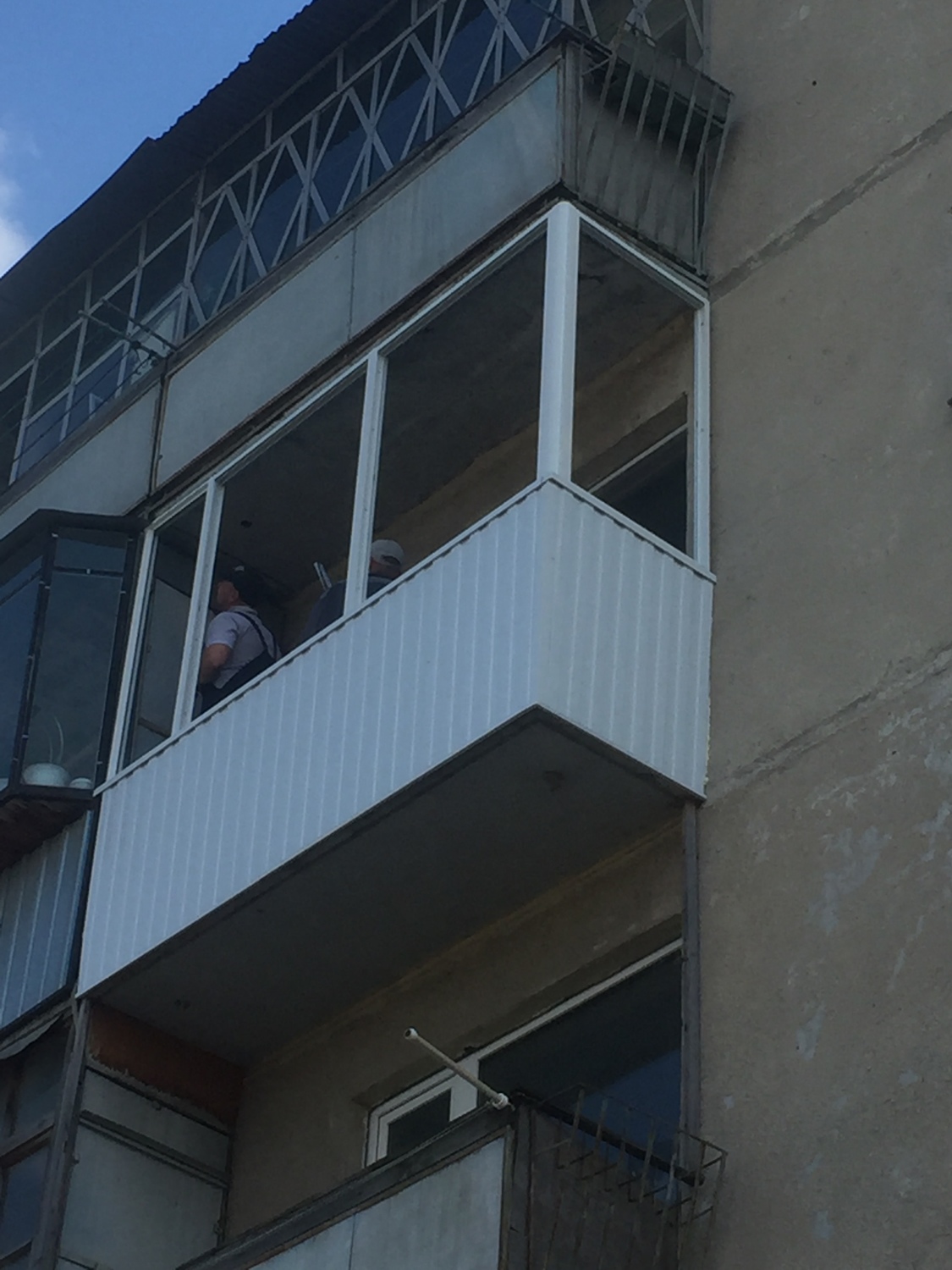 Г-образный балкон холодное остекление 